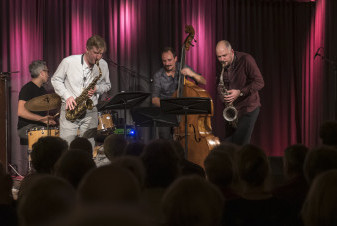 Bild 261204-christoph-irniger-trio-c-hans-oberholzer.jpg